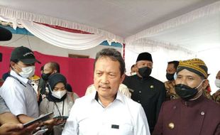 Kunjungi Kampung Lele Boyolali, Menteri KKP Serahkan Bantuan Ekskavator