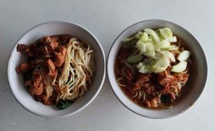 Menikmati Mie Ayam Pak No Palur, Cekernya Bikin Ketagihan