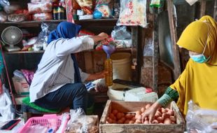 Penjualan Minyak Goreng Murah Diperluas di 17 Pasar di Karanganyar