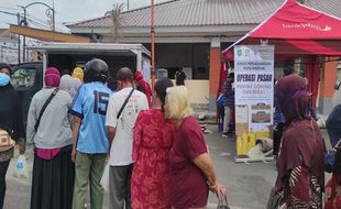 Dijatah 1 Liter di Operasi Pasar Minyak Goreng, Ini Reaksi Warga Madiun