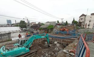 On The Track, Hujan Tak Ganggu Pembangunan Overpass DI Pandjaitan Solo