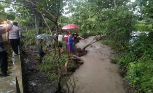 Warga Lansia Ditemukan Meninggal Dunia di Parit Miri Sragen