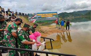 Petani WGM Wonogiri secara Sukarela Tebar 20.029 Ikan di Waduk Pidekso