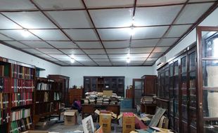 Ribuan Koleksi Buku Perpustakaan Mangkunegaran Solo Dipindah, Ada Apa?