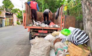 Sanksi Berlaku, Masih Ada Saja Warga Banjarsari Solo Tak Pilah Sampah