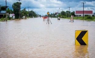 Banjir Rob Genangi Pesisir Pati, Tanggul Laut Jebol