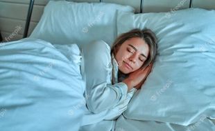 Tips Tidur Nyenyak di Musim Hujan