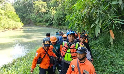 Belajar di Luar Ruangan, 2 Santri Ponpes Magelang Hanyut di Sungai Elo