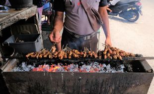 Laris Banget, Warung Sate di Sragen Ini Habiskan 55-60 Kelinci/Hari