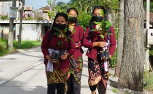 Gerakan Sejuta Pohon Sedunia, SMKN Jenawi Tanam Bibit Pohon Kurma