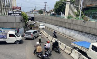 Hati-Hati Lur... Aspal dan Penutup Selokan di Underpass Makamhaji Rusak