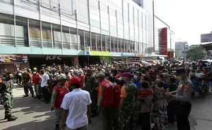 Perayaan Imlek, Begini Antrean Warga saat Pembagian Angpao di Lampung