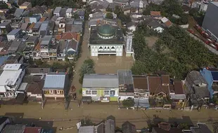 Ratusan Rumah Tergenang Banjir Akibat Luapan Kali Bekasi