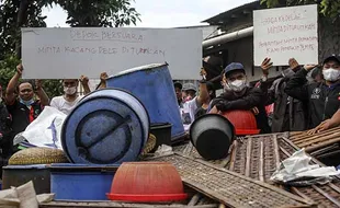 Perajin Tahu-Tempe di Depok Mogok Produksi Protes Harga Kedelai Tinggi