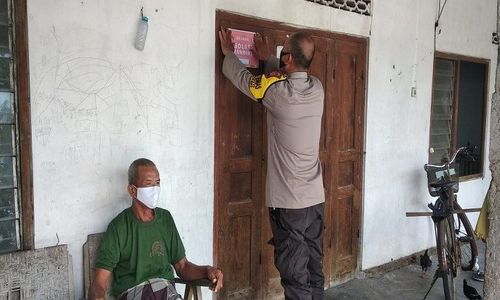 Rumah Warga Isoman Covid-19 di Karanganyar Ditempeli Stiker