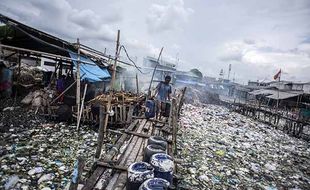 Dikepung Sampah, Begini Kondisi Kampung Nelayan di Cilincing Jakarta