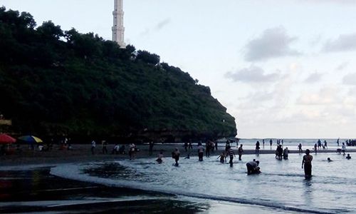 Mau Wisata ke Pantai Selatan Jogja? Awas Gelombang Tinggi