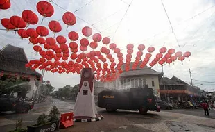 Cegah Persebaran Covid-19, Jalanan Kota Solo Disemprot Disinfektan