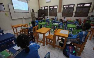 Belum Diizinkan Ortu Siswa, PTM di SDN Cemara Dua Solo Diikuti 50%