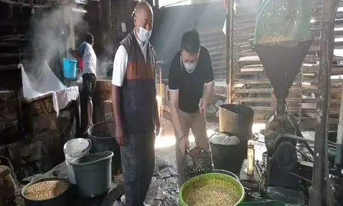 Sidak ke Perajin Tahu dan Tempe, Ketua DPRD Salatiga: Ukuran Mengecil!