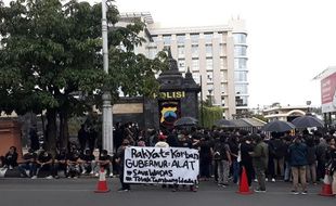 Tak Cuma Blokir Pantura, Massa Solidaritas Wadas Juga Demo Polda Jateng