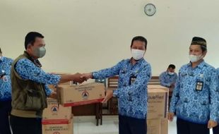 Disdikbud Sragen Salurkan Logistik Prokes Untuk Semua SD dan SMP