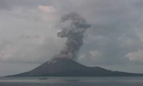 Jejak Vulkanik Gunung Anak Krakatau, Ratusan Kali Erupsi Sejak 1930