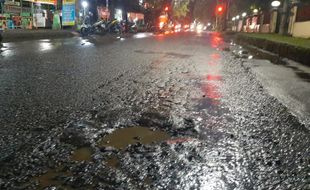 Awas! Jeglongan Bermunculan di Jalan Solo, Bahayakan Pengendara Motor