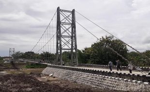 Catat, Warga Tidak Boleh Foto Selfie di Jembatan Gantung Sukoharjo