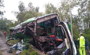 Korban Tewas Bus Wisata Karyawan Garmen Sukoharjo Menjadi 13 Orang