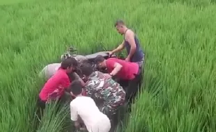 Pemuda Ngawi Ditemukan Meninggal di Sawah Madiun, Korban Kecelakaan?