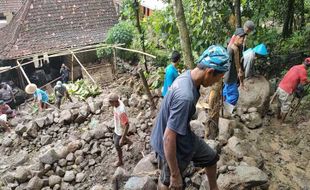 Tebing 30 Meter di Girimulyo Kulonprogo Longsor, Ini Dampaknya