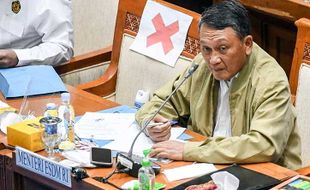 Dugaan Korupsi Tukin, Menteri ESDM Sebut Melibatkan Beberapa Pegawai