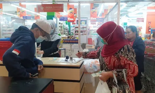 Bak Pemilu, Beli Minyak Goreng di Luwes Kestalan Solo Mesti Celup Tinta