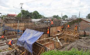 Peninggian Overpass DI Panjaitan Solo Sudah Separuh Jalan Lur...