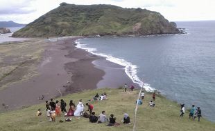 Cerita Pilu Ibu Korban Ritual Maut di Pantai Payangan Jember