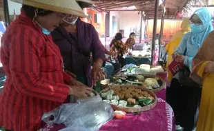 Mpok Sinah Klamben Hadirkan Pasar Jajanan Jadul di Mangkubumen Solo