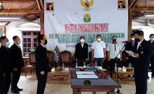 Resmi Dilantik, Pengurus Baru PBSI Sragen Targetkan Emas Porprov 2022