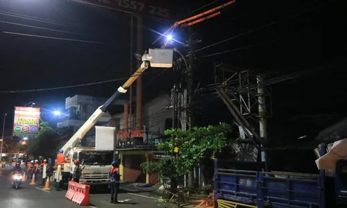 Seusai Hujan dan Angin, PLN Pulihkan Aliran Listrik di Yogyakarta