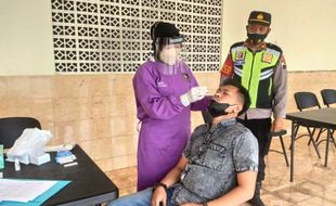 Anggota Polres Karanganyar Dites Swab Antigen, Ada Kasus Covid-19?