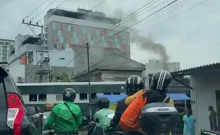 Sepur Kluthuk Jaladara Mogok di Perlintasan Brengosan Solo, Macet Deh!