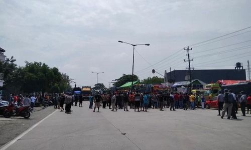 Demo Sopir Truk di Kudus Blokir Jalan