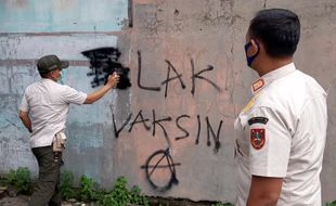 Muncul Vandalisme Tolak Vaksinasi di Solo, Langsung Dihapus Satpol PP