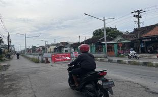 Underpass Makamhaji Sukoharjo Ditutup, Pengendara Lewat Jalan Tikus