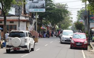 Bikin Macet, Sistem Parkir Jalan Rajawali Dibuat Hanya Satu Lajur