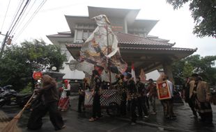 Wayang Semar Raksasa Ini Pernah Diterima Jokowi di Jakarta 9 Tahun Lalu