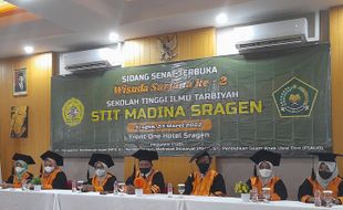 82 Sarjana STIT Madina Sragen Diwisuda