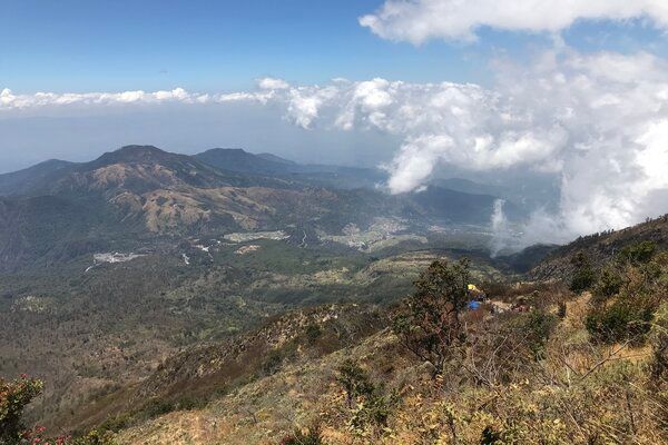 Sepuluh Situs Pemujaan di Puncak Gunung Lawu Sejak Era Megalitikum