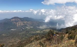 Sepuluh Situs Pemujaan di Puncak Gunung Lawu Sejak Era Megalitikum