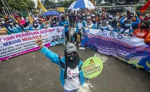 Hari Perempuan Internasional, Buruh Aksi di Gedung DPR Jakarta